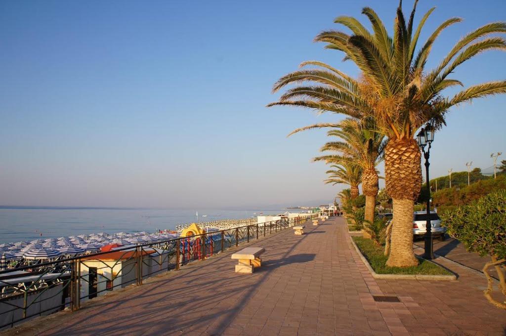Ferienwohnung Monolocale Deluxe A 2,7 Km Dal Mare Per 2 Persone Siderno Exterior foto