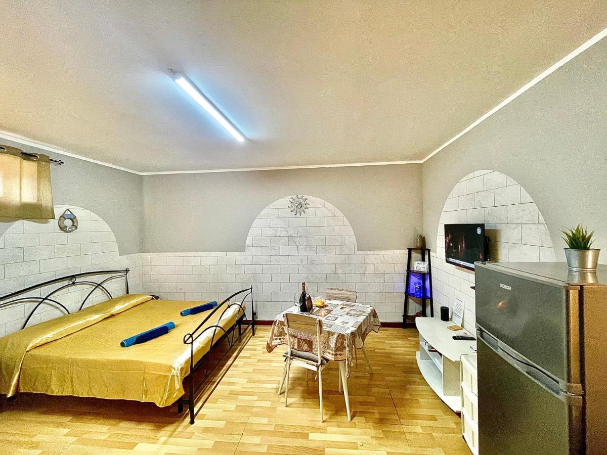 Ferienwohnung Monolocale Deluxe A 2,7 Km Dal Mare Per 2 Persone Siderno Exterior foto